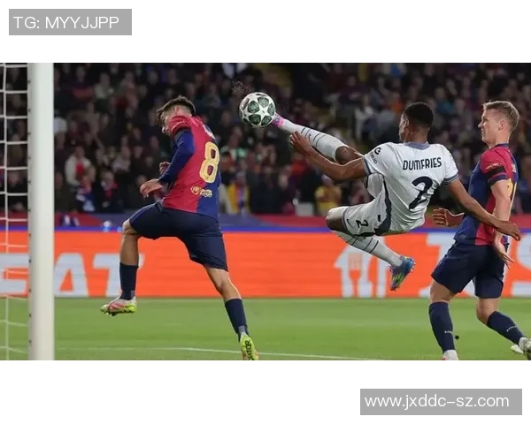 高清足球球星风采展现 超越赛场的经典瞬间与无限魅力