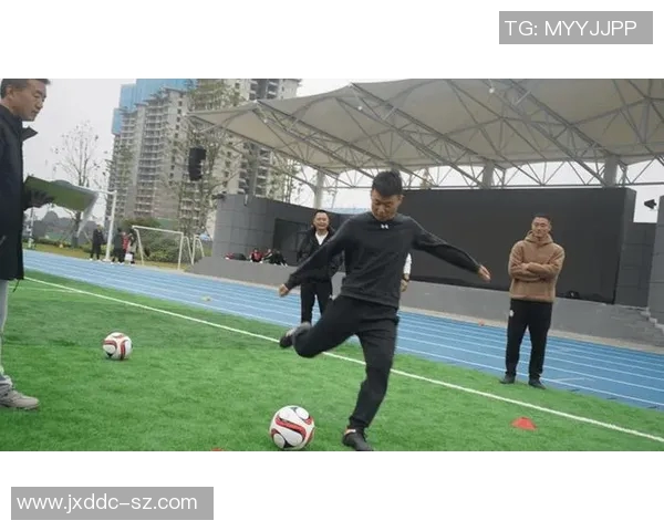 以脚下功夫见真章球技朴实无华的足球巨星们展现真实魅力