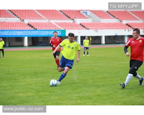 足球巨星最新近照曝光展现不一样的赛场外真实风采